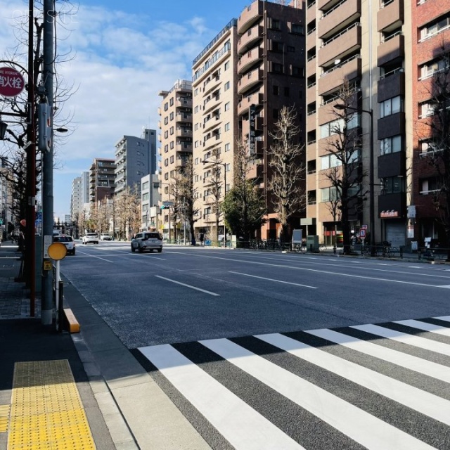 富士ハイツ 前面に本郷通り