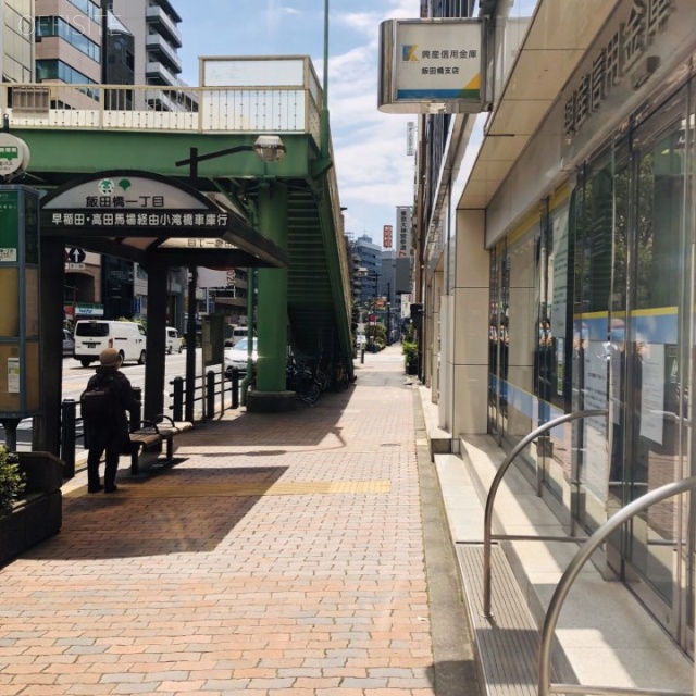 山京ビル本館 ビル前面道路