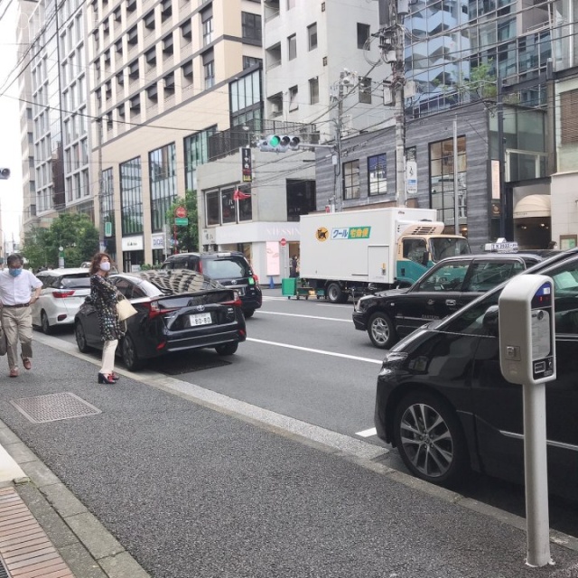 SANWA南青山ビル 前面は骨董通り