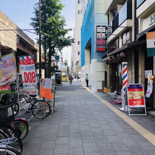 御徒町グリーンハイツ ビル前面道路