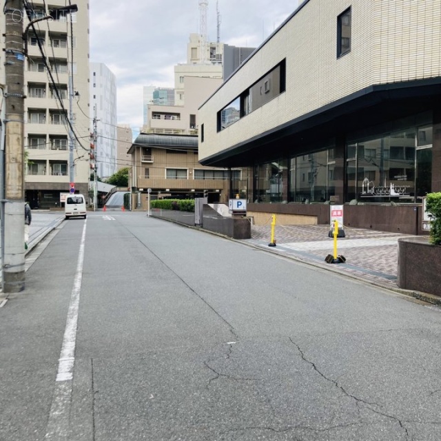 日本女子会館ビル 前面道路