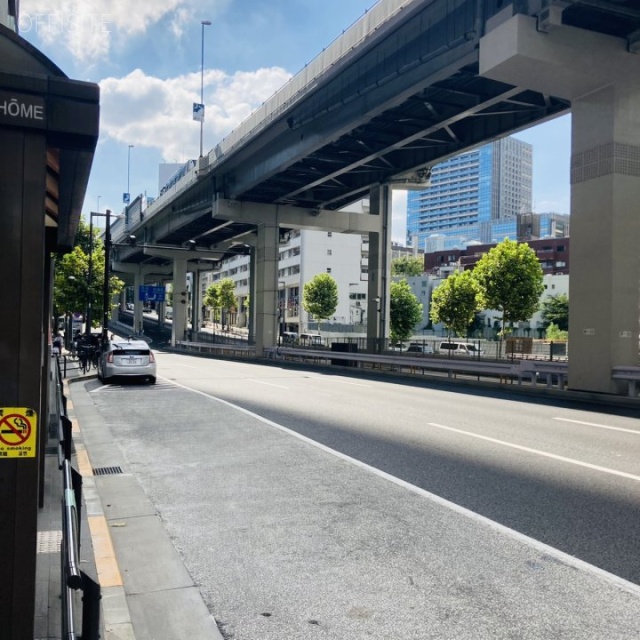 マルマン六本木ビル ビル前面道路