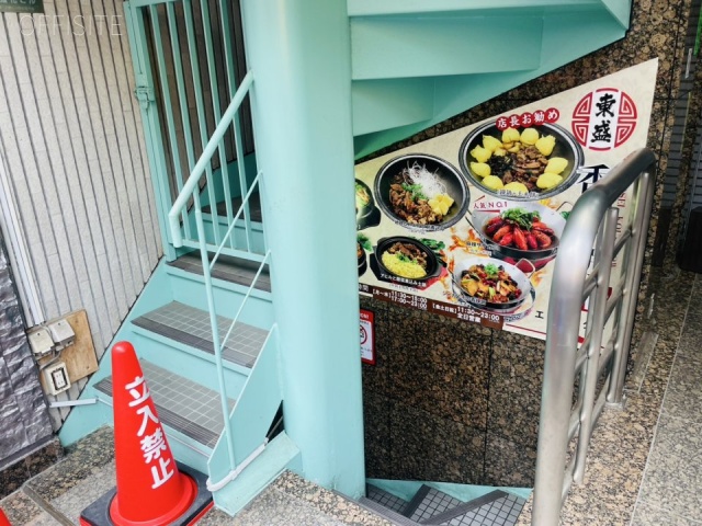 丸徳ビル 階段