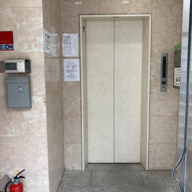 DMK代々木ビル エントランス