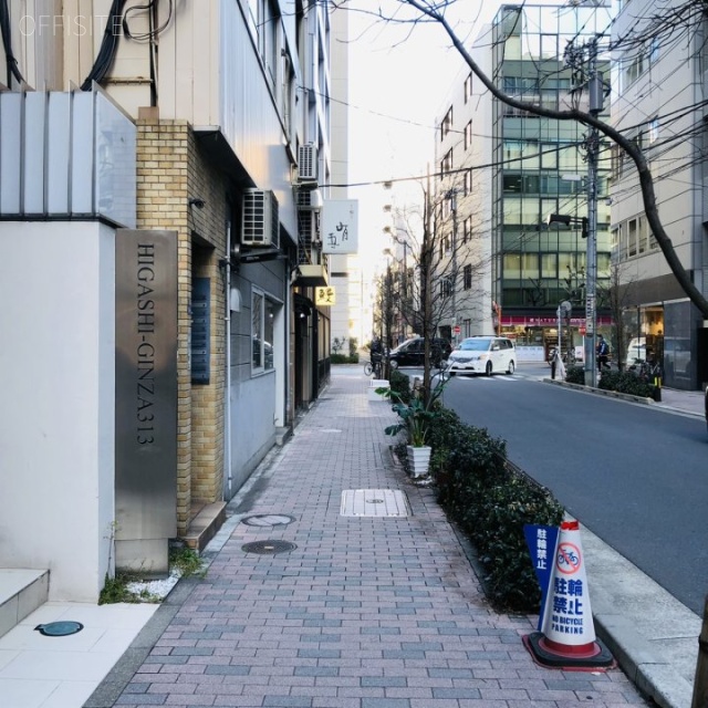鈴木ビル ビル前面道路