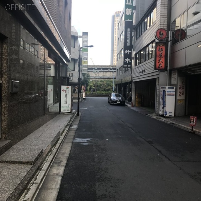 豊ビル ビル前面道路