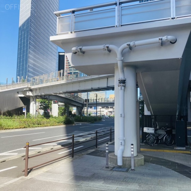 汐留メディアタワー ビル前面道路