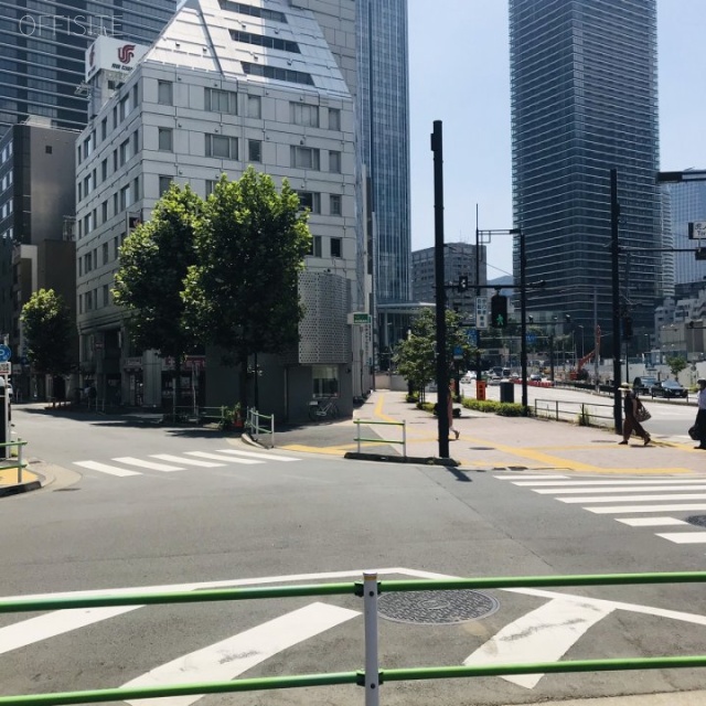 商船三井ビルディング ビル前面道路