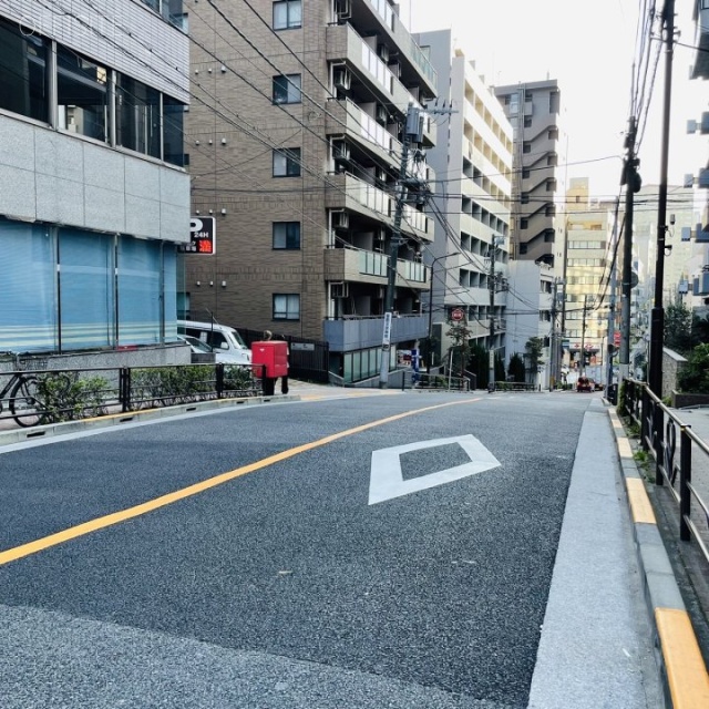 御茶ノ水天神ビル 前面道路
