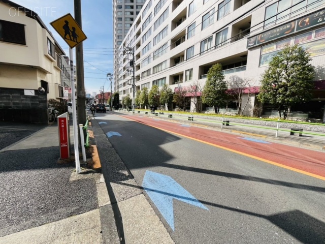 T323プレイスビル 前面道路