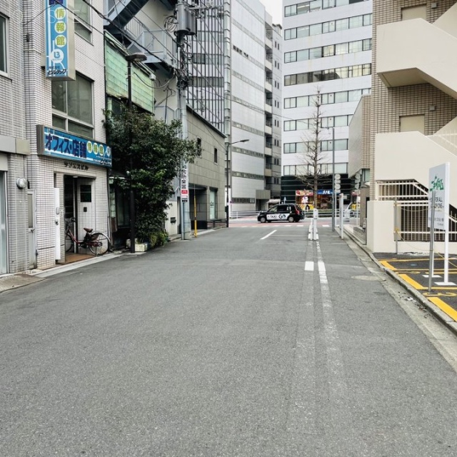 興信(日通住商神田)ビル ビル前面道路
