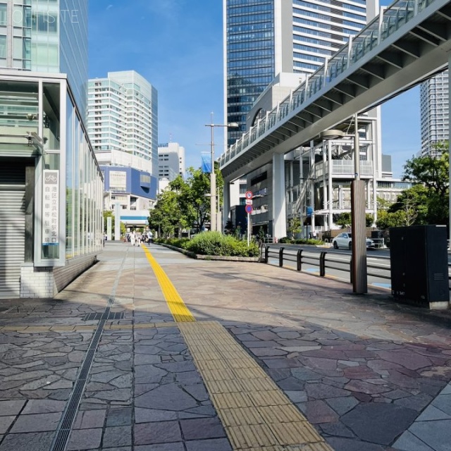 汐留芝離宮ビル(21階:サービスオフィス) 前面歩道