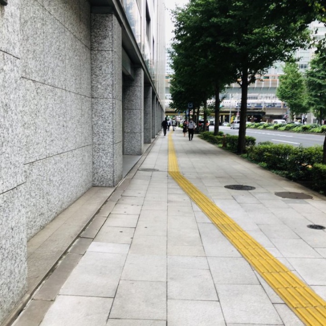 新大手町ビル ビル前面道路