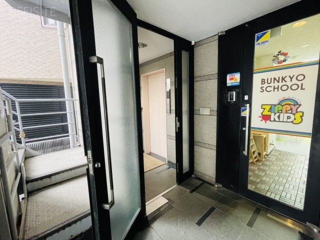 本郷ビル オフィスビル出入口