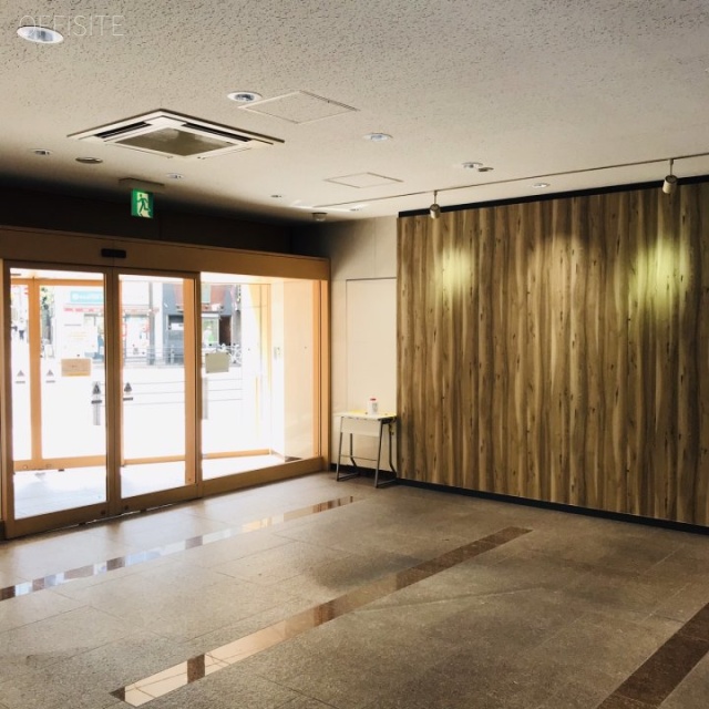 飯田橋駅東口ビル エントランス