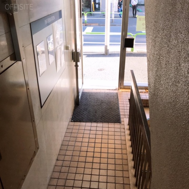 豊ビル エントランス