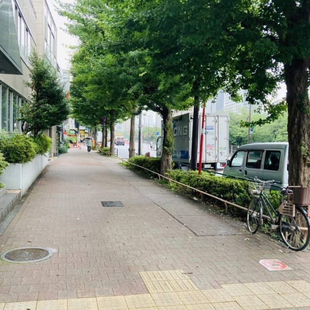 市ヶ谷科学技術イノベーションセンタービル ビル前面道路