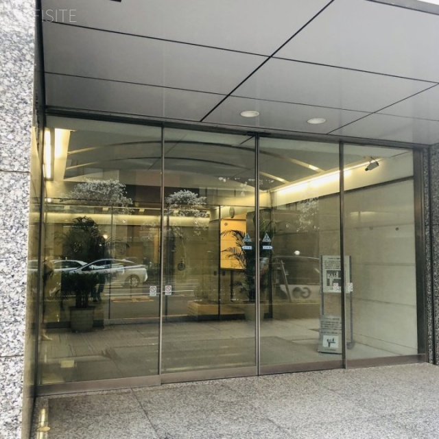 ワカ末ビル オフィスビル出入口