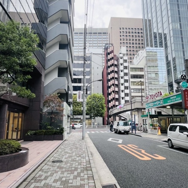 一景ビル 前面道路