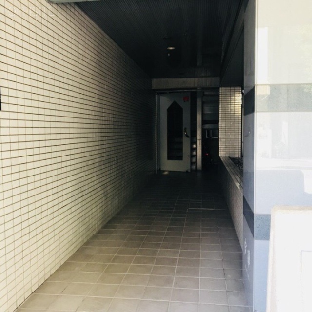 吉房ビル エントランス