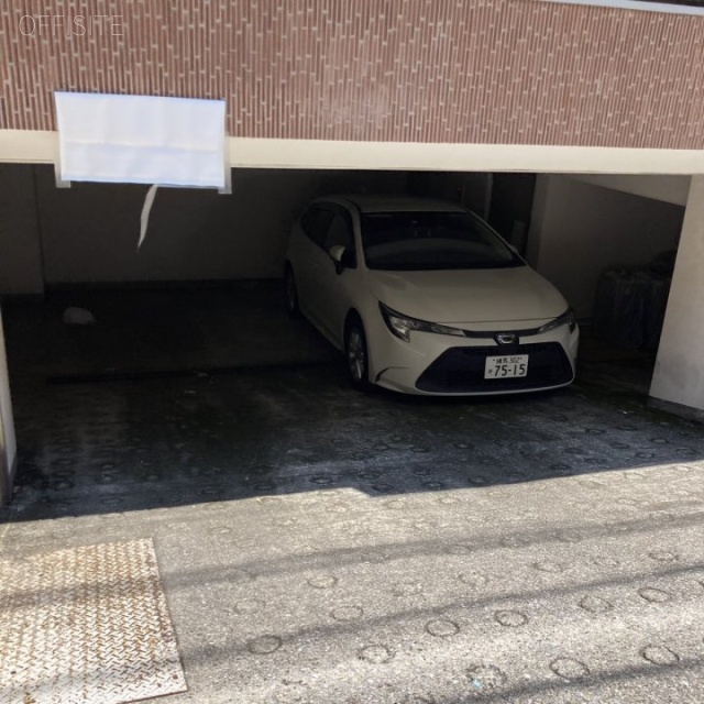 三富ビル 駐車場