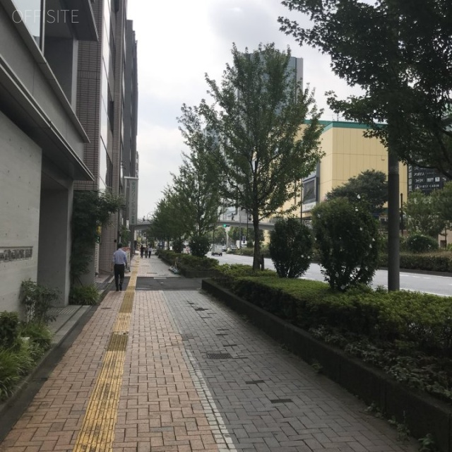 グラスシティ後楽 ビル前面道路