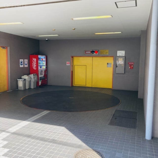 La鳳山ビル 駐車場