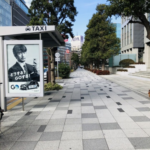 山王パークタワー ビル前面道路