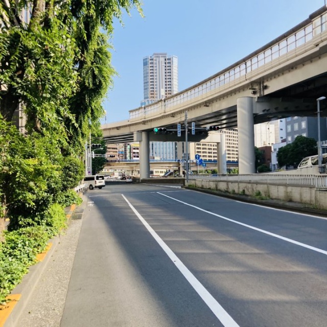 白王ビル ビル前面道路