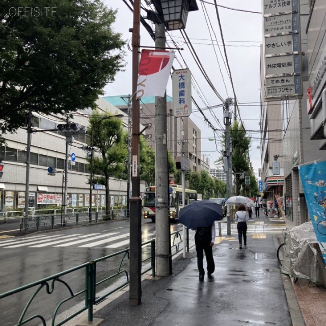 IFOビル ビル前面道路