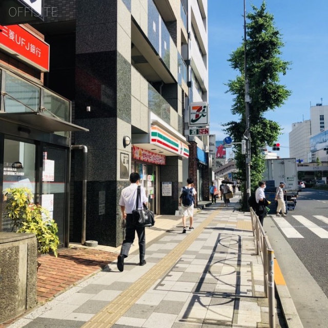 高輪カネオビル ビル前面道路