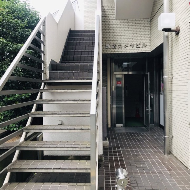 新宿カメヤビル エントランス