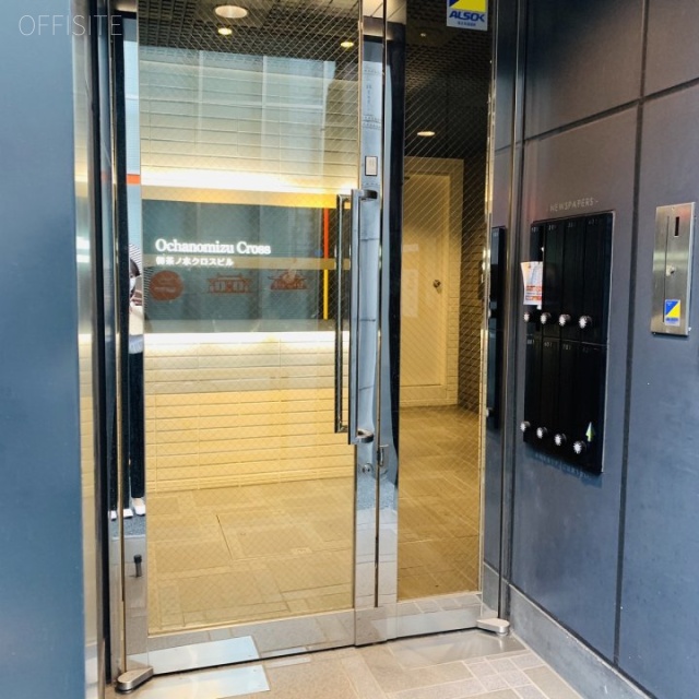 御茶ノ水クロスビル エントランス