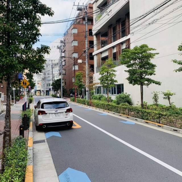 秋元ビル ビル前面道路