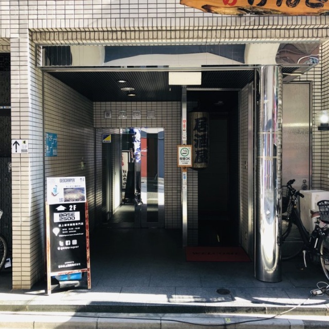 信成ビル エントランス