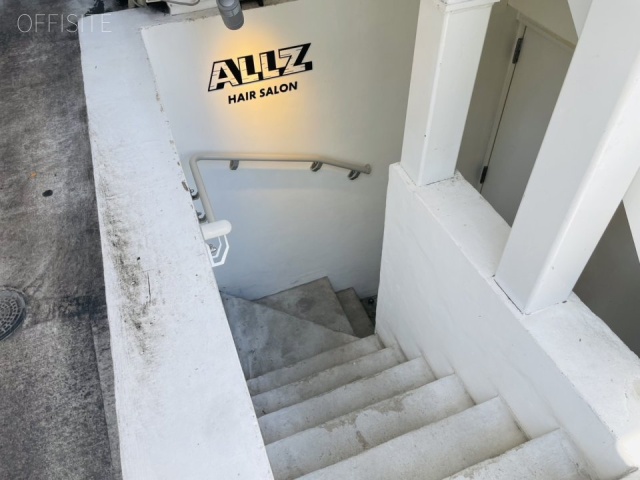 CREAL terrace渋谷神山町ビル B1Fへの階段