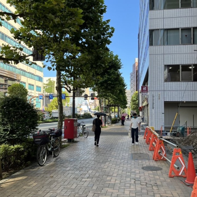 ONE SHINKAWA ビル前面道路