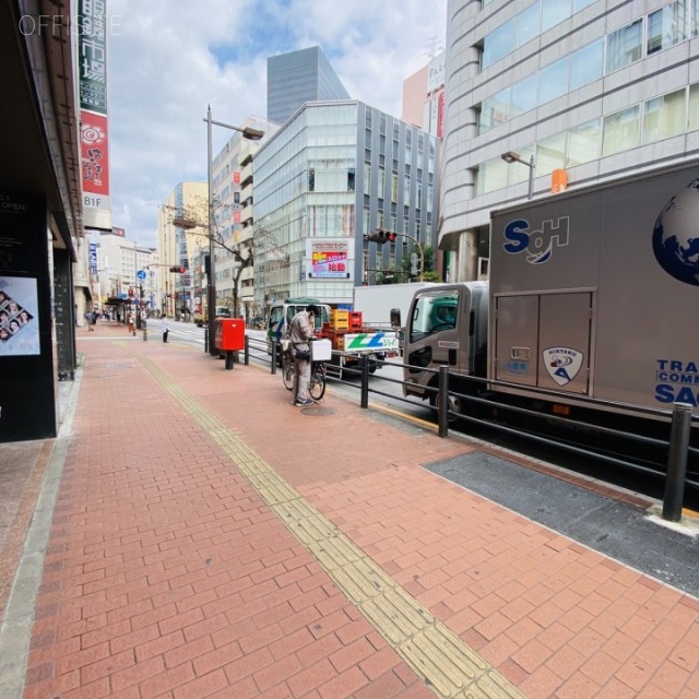 三経33ビル ビル前面道路