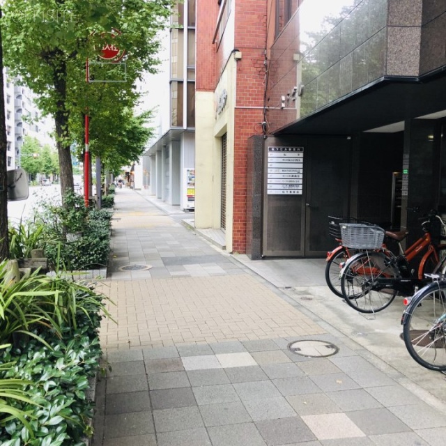 松下ビル ビル前面道路