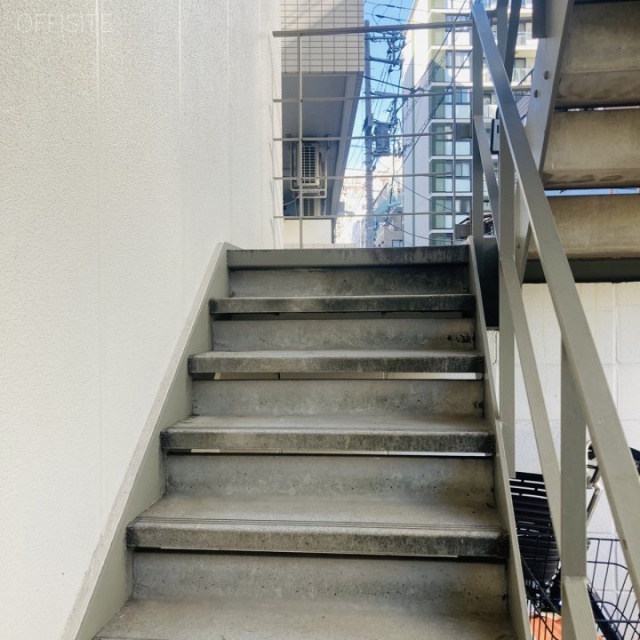 growth ginza east 階段