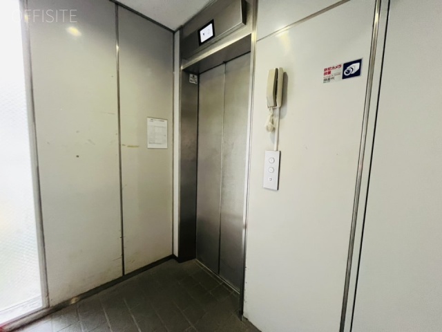 神保町1丁目ビル エントランス