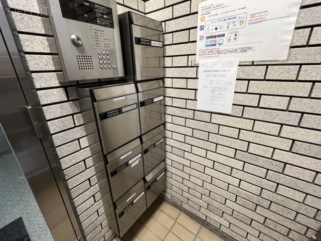 鶯ビル エントランス