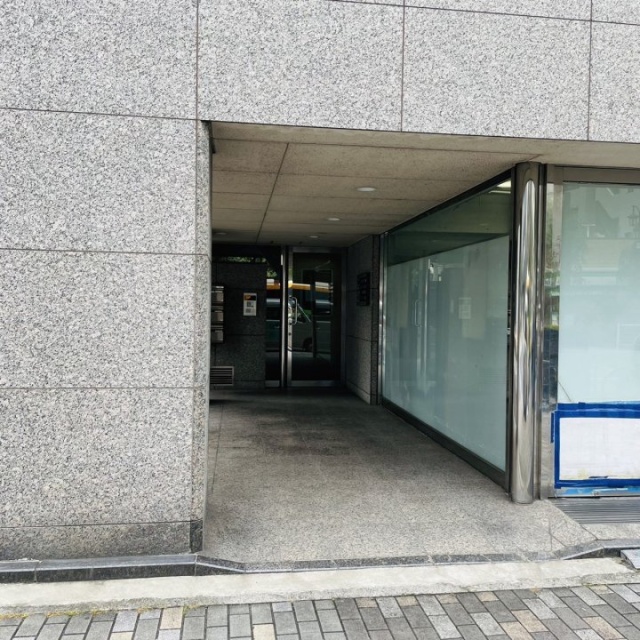 白鳳堂ビル エントランス