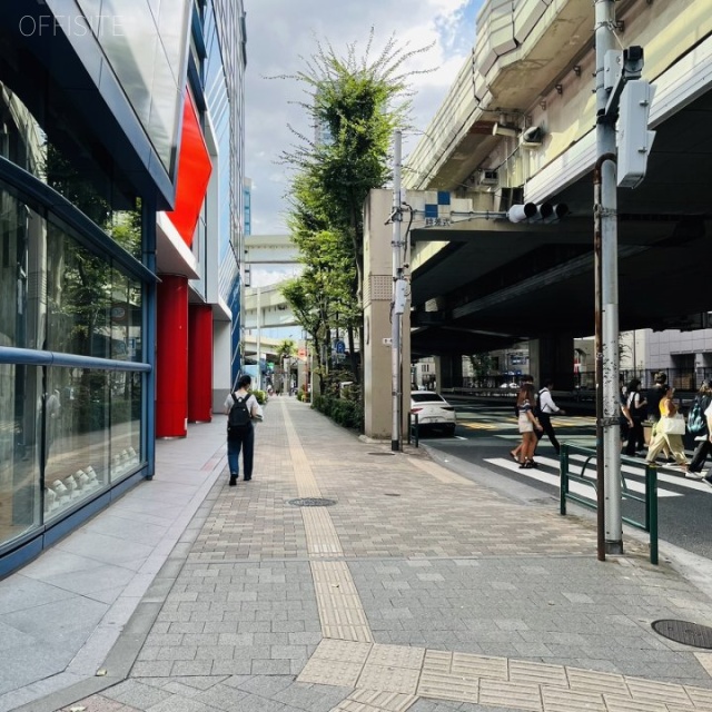 サンシャインシティアネックス 前面に川越街道