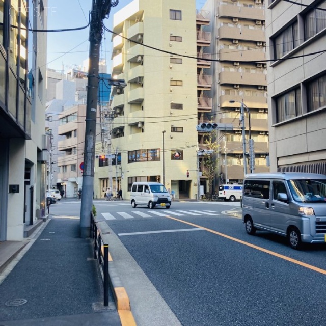 本郷三宝ビル ビル前面道路
