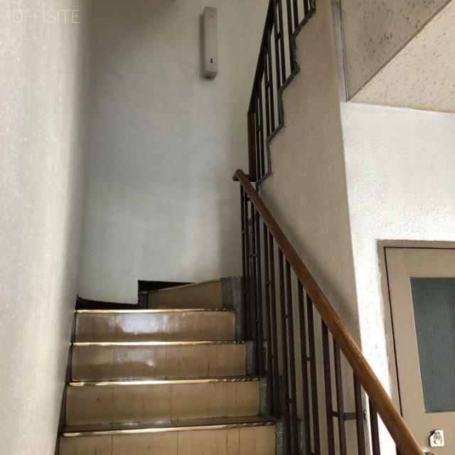 アトラスビル 階段