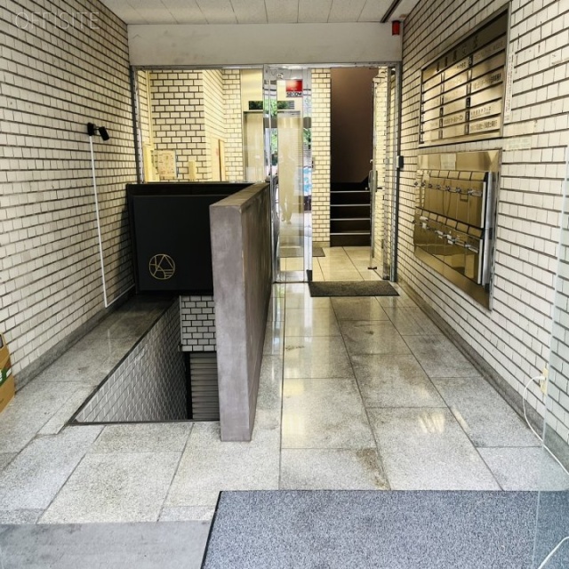 須賀ビル エントランス