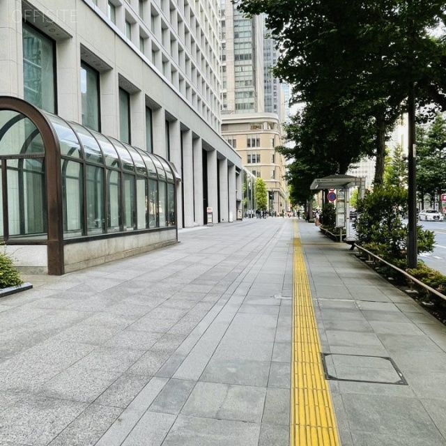 三菱ビル ビル前面道路