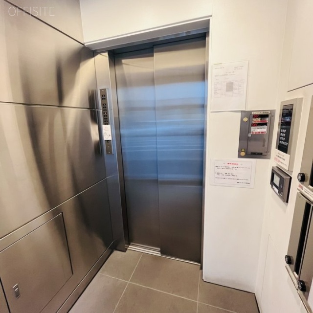 岩本町194ビル エントランス