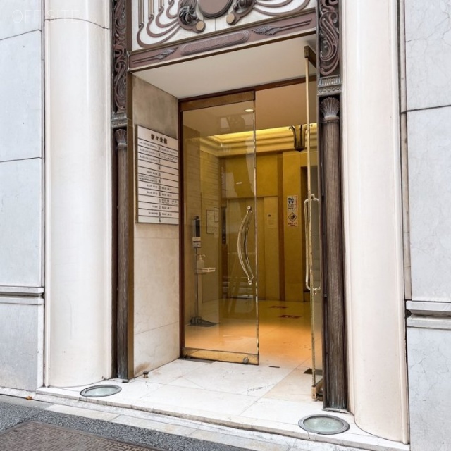 新々会館日本橋ビル オフィスビル出入口